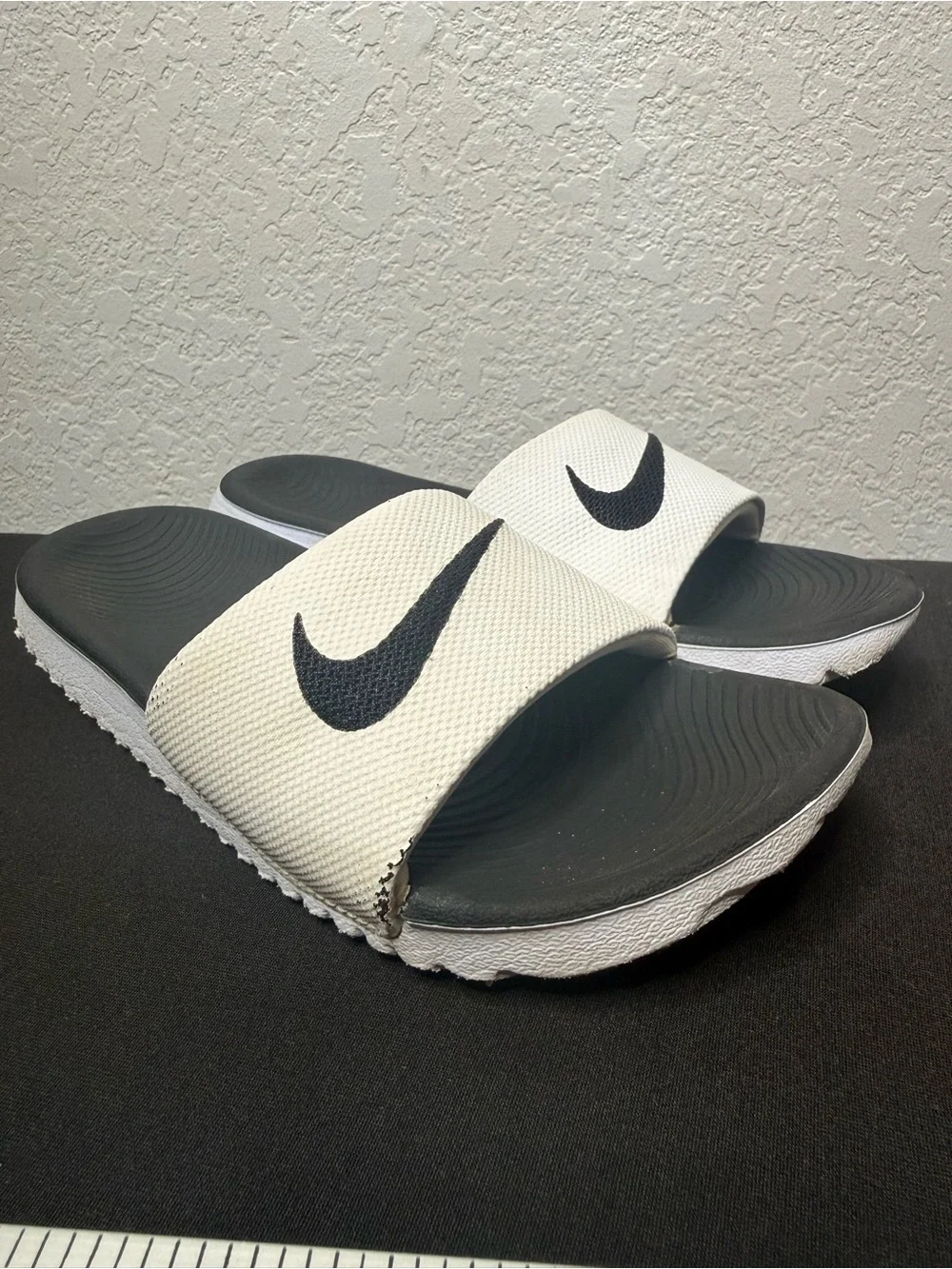 Nike Kids' Black and White Slide Sandals - Comfortable Casual Wear size 1Y